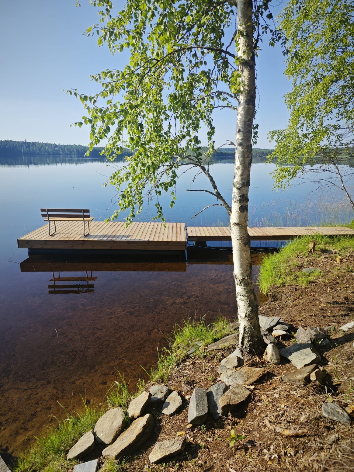 Laituri aurinkoisena kesäpäivänä